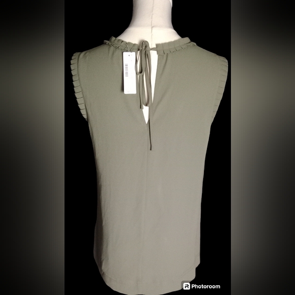 NWT J. Crew Ruffle Trim Sleeveless Top Size 4 - Picture 3 of 7